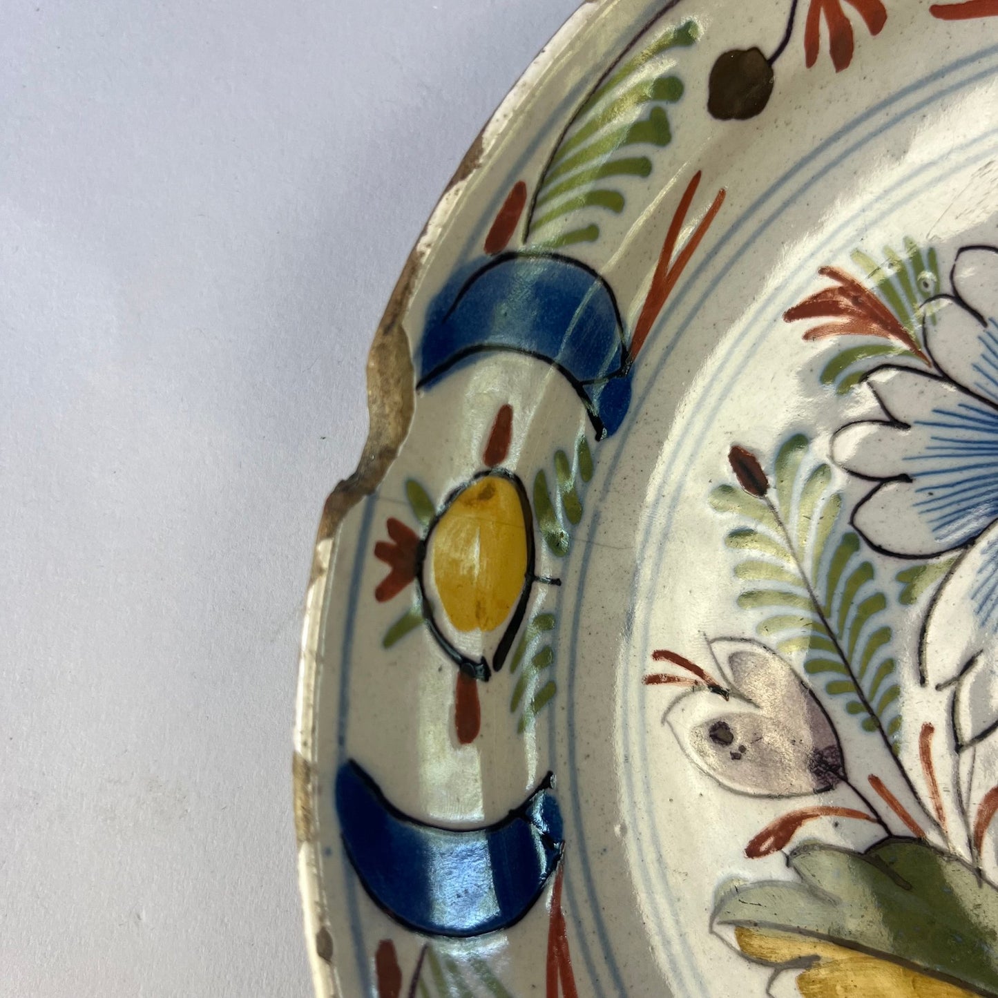 An 18th-Century Delft Polychrome Plate with Floral Decoration | c.1775–1790