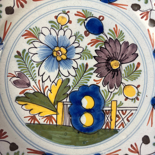 An 18th-Century Delft Polychrome Plate with Floral Decoration | c.1775–1790